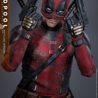 Hot Toys Deadpool (Battling Version) Sixth Scale Figure