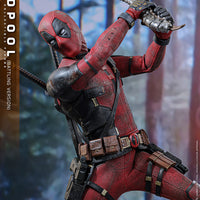 Hot Toys Deadpool (Battling Version) Sixth Scale Figure