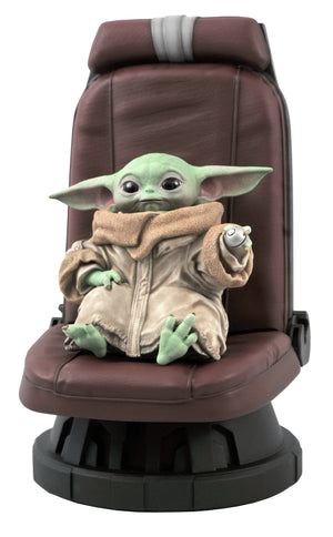 Gentle Giant Star Wars The Mandalorian Child in Chair 1/2 Scale Statue