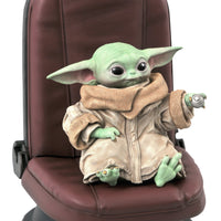 Gentle Giant Star Wars The Mandalorian Child in Chair 1/2 Scale Statue
