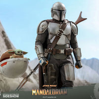 Hot Toys The Mandalorian and The Child Quarter Scale Collectible Set